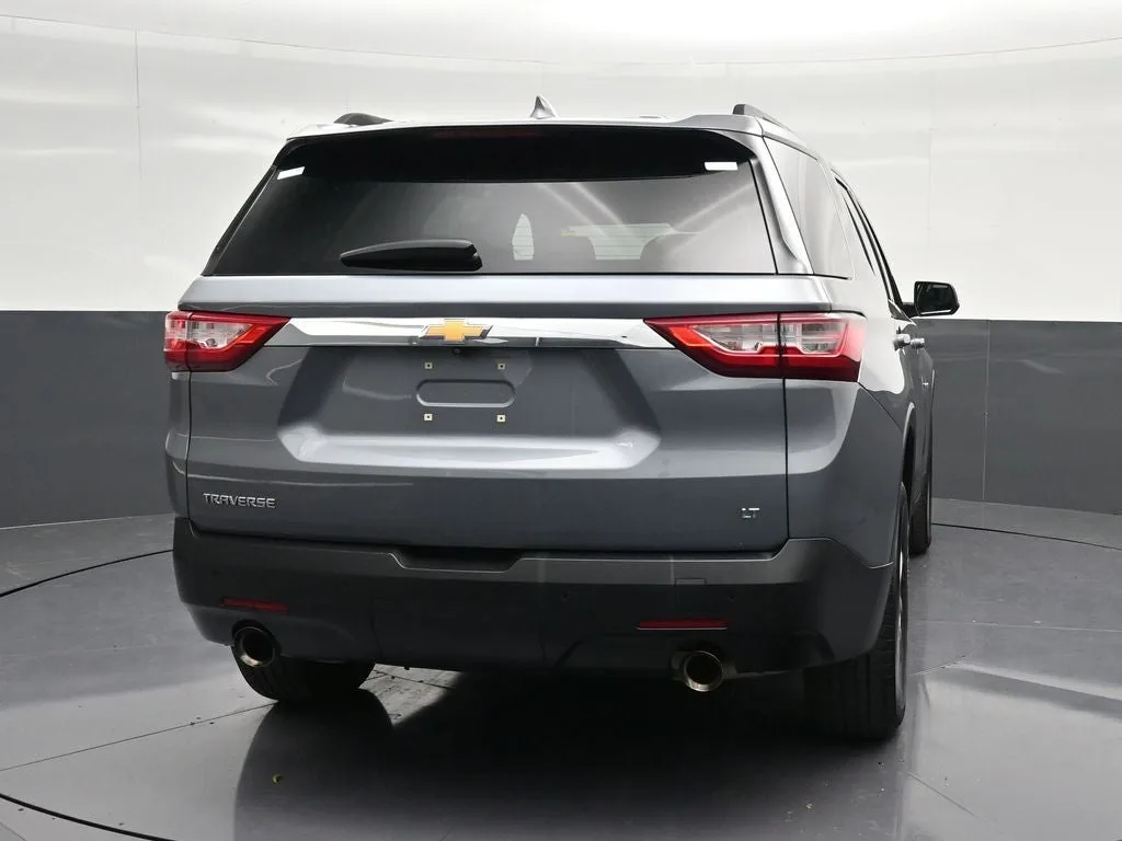 2021 Chevrolet Traverse LT Leather photo 2