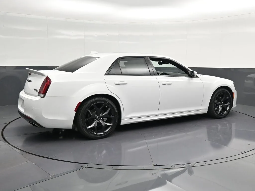 2023 Chrysler 300 S photo 3