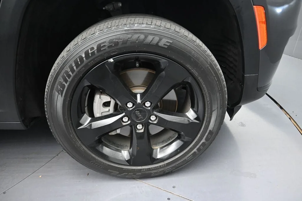 2023 Jeep Grand Cherokee L Altitude photo 9