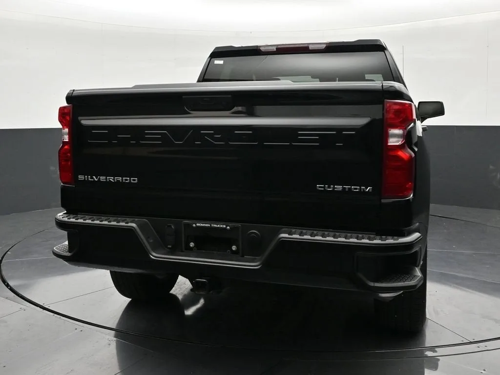 2025 Chevrolet Silverado 1500 Custom photo 4