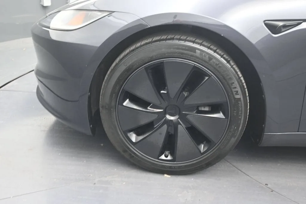 2024 Tesla Model 3 LONG RANGE photo 9