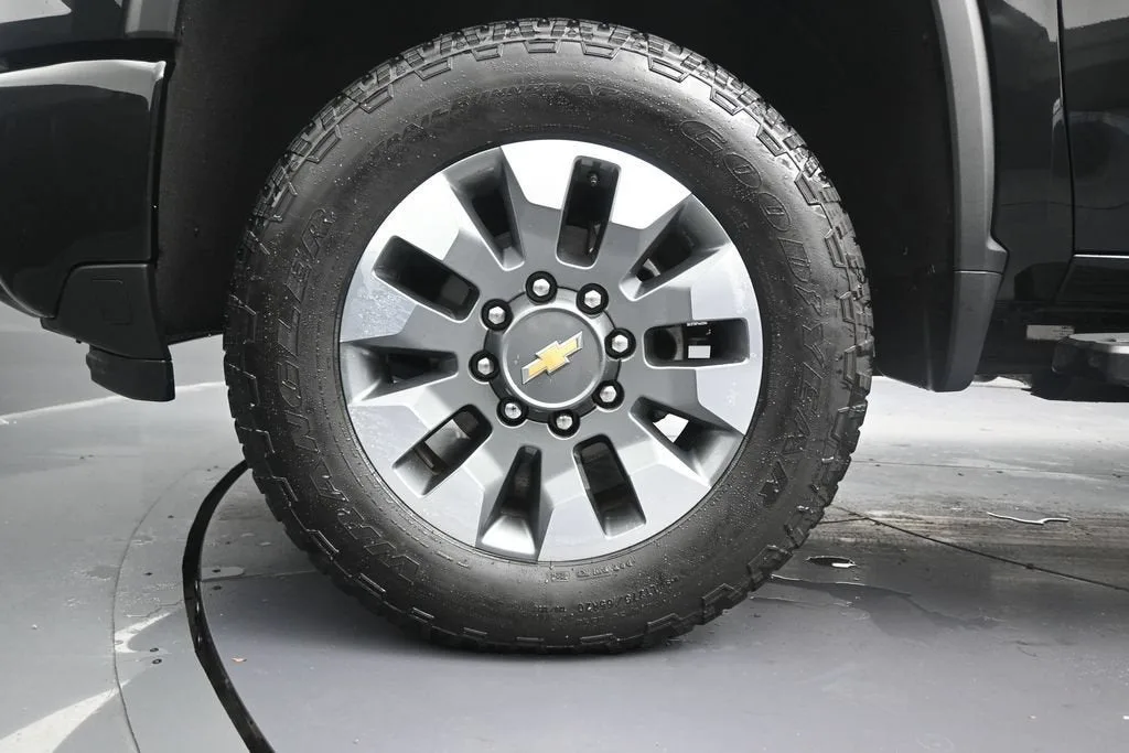 2025 Chevrolet Silverado 2500 HD Custom photo 10