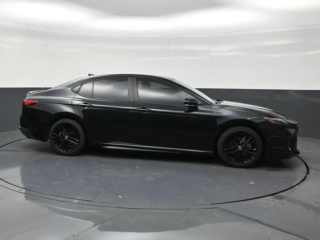 2025 Toyota Camry SE photo 6