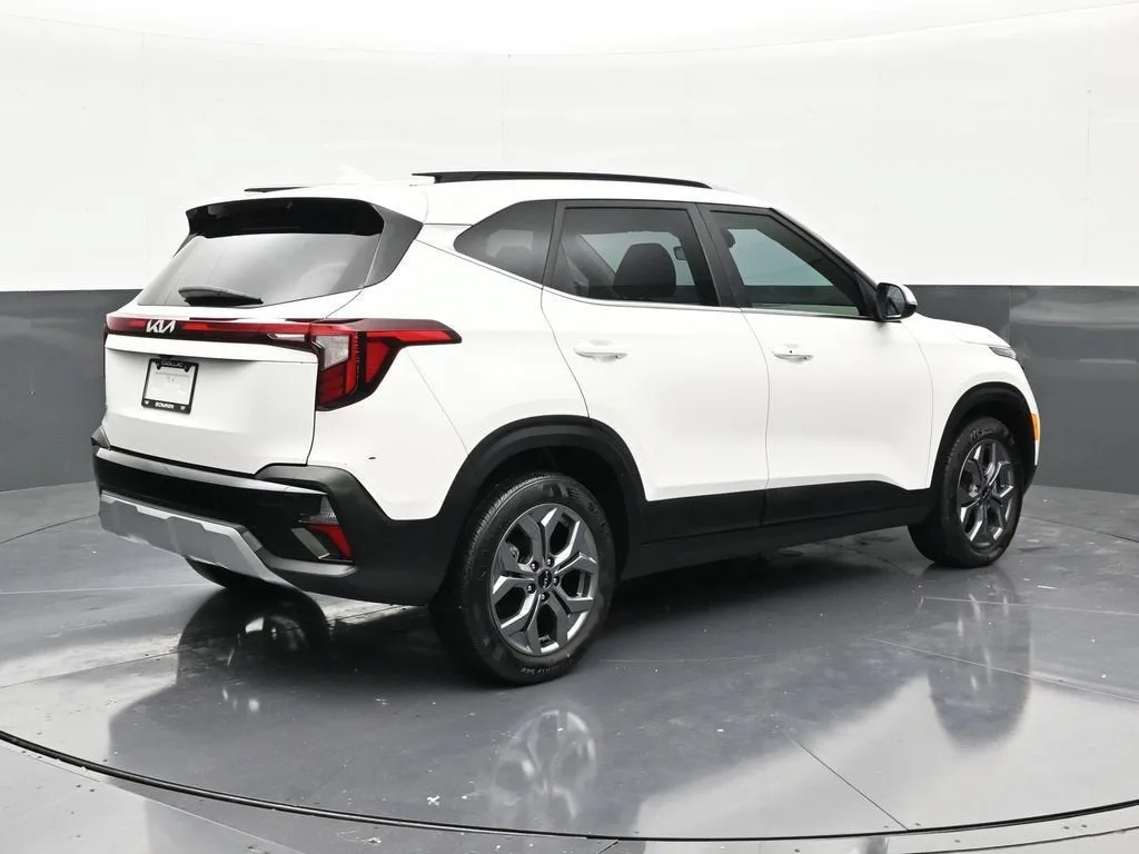 2024 Kia Seltos S photo 5