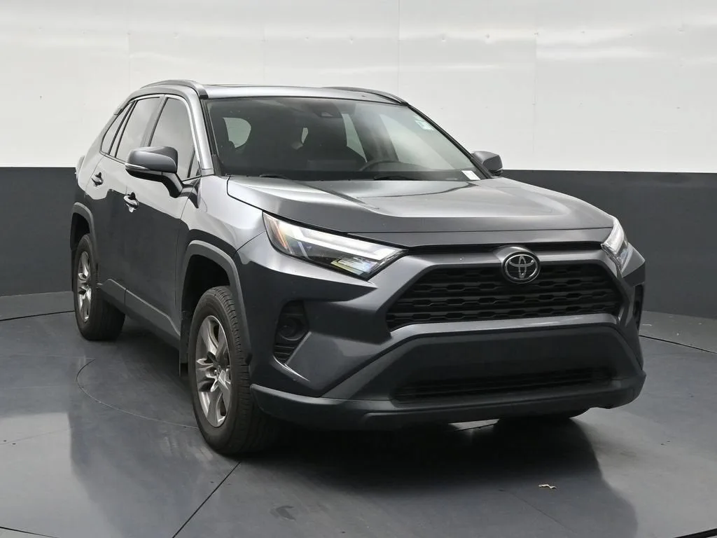 2024 Toyota RAV4 XLE photo 7