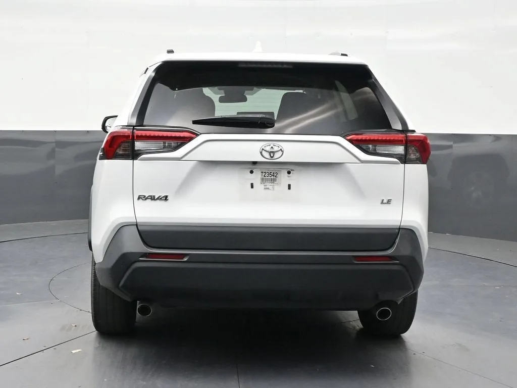 2020 Toyota RAV4 LE photo 4