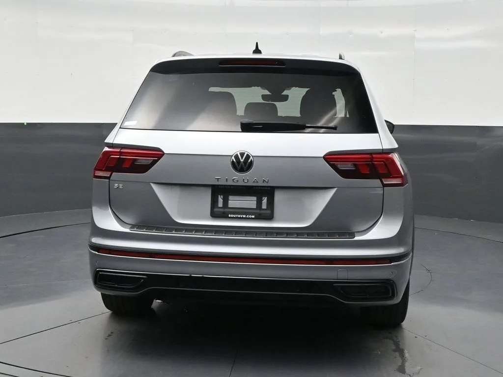 2023 Volkswagen Tiguan 2.0T SE R-Line Black photo 4