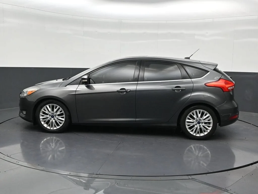 2018 Ford Focus Titanium photo 2