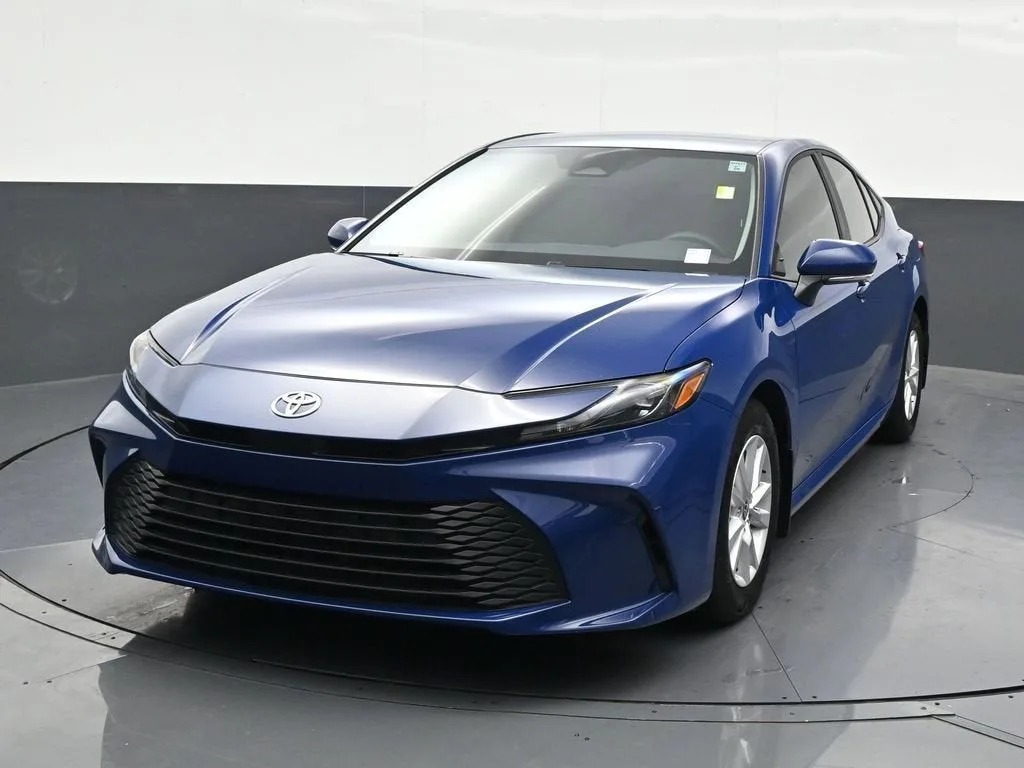 2025 Toyota Camry LE photo 9