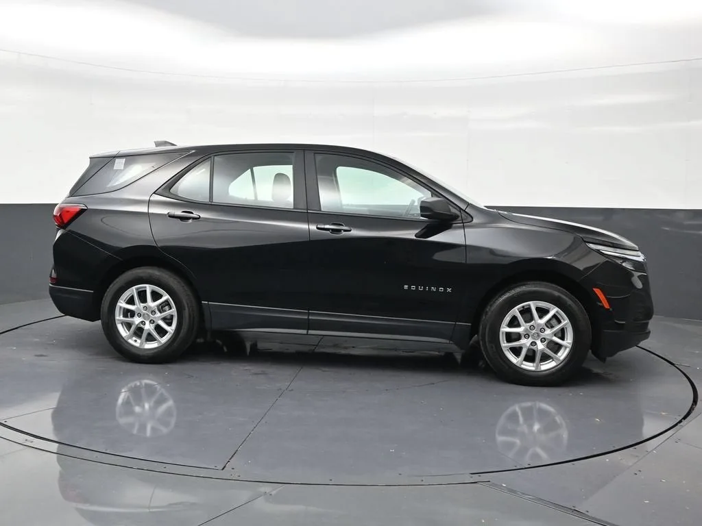 2024 Chevrolet Equinox LS photo 6