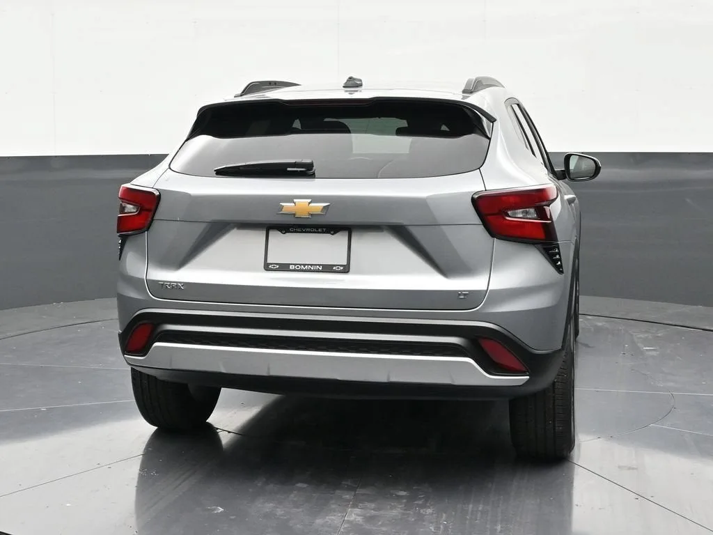 2024 Chevrolet Trax LT photo 4