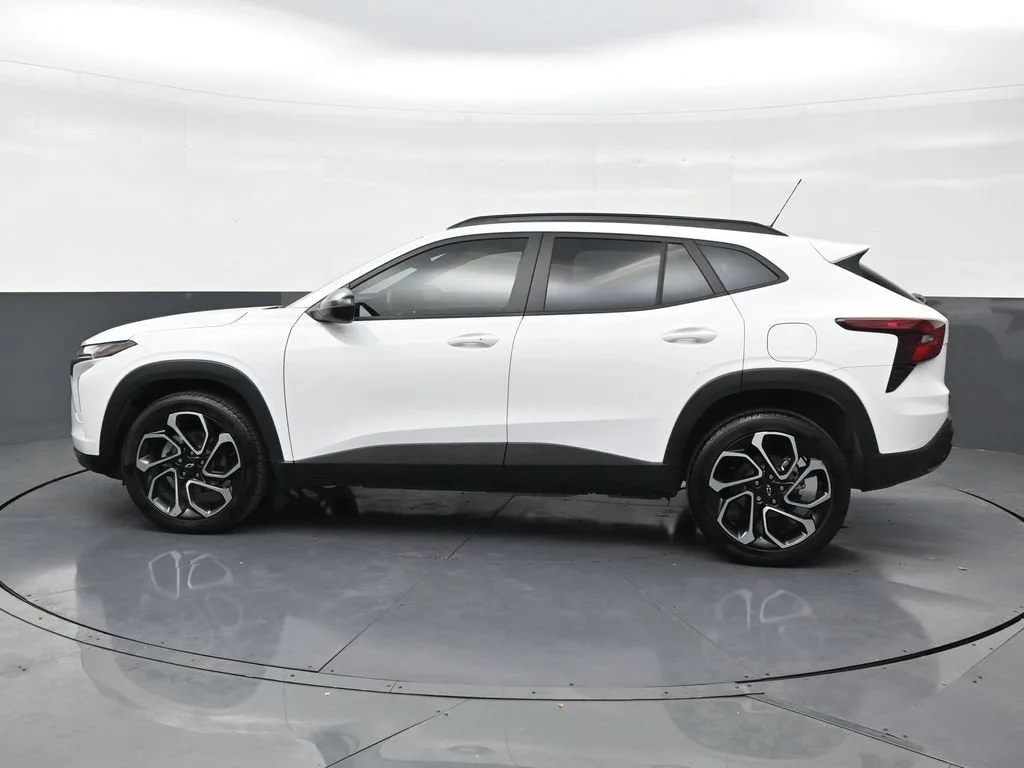 2025 Chevrolet Trax ACTIV photo 2