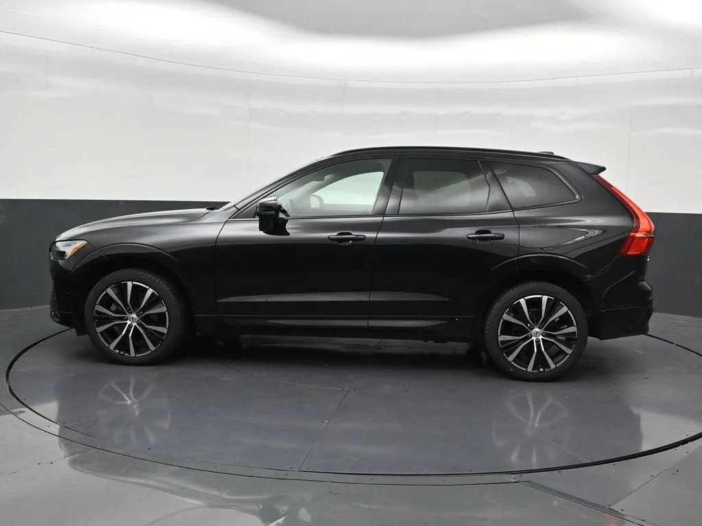 2024 Volvo XC60 B5 Plus Dark Theme photo 2