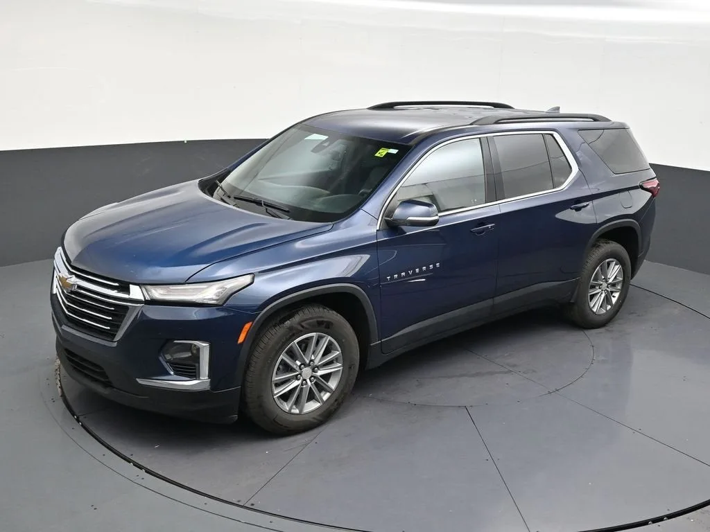 2023 Chevrolet Traverse LT Cloth photo 12