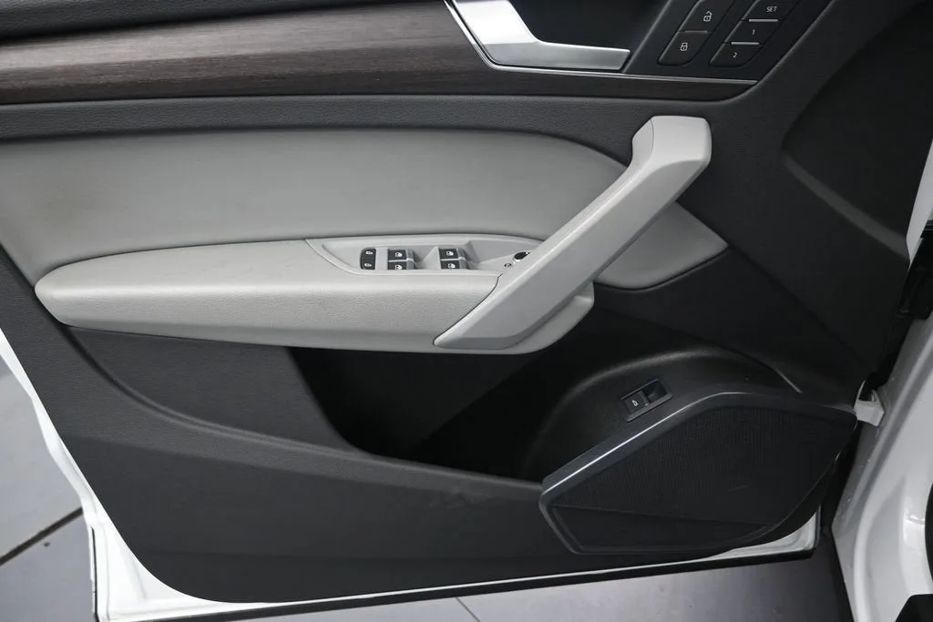 2022 Audi Q5 Premium 40 TFSI quattro S tronic photo 10