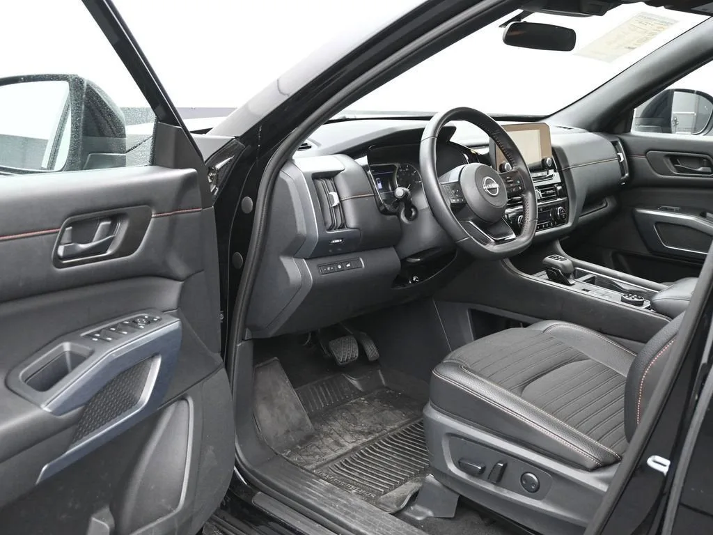 2025 Nissan Pathfinder Rock Creek 4WD photo 10