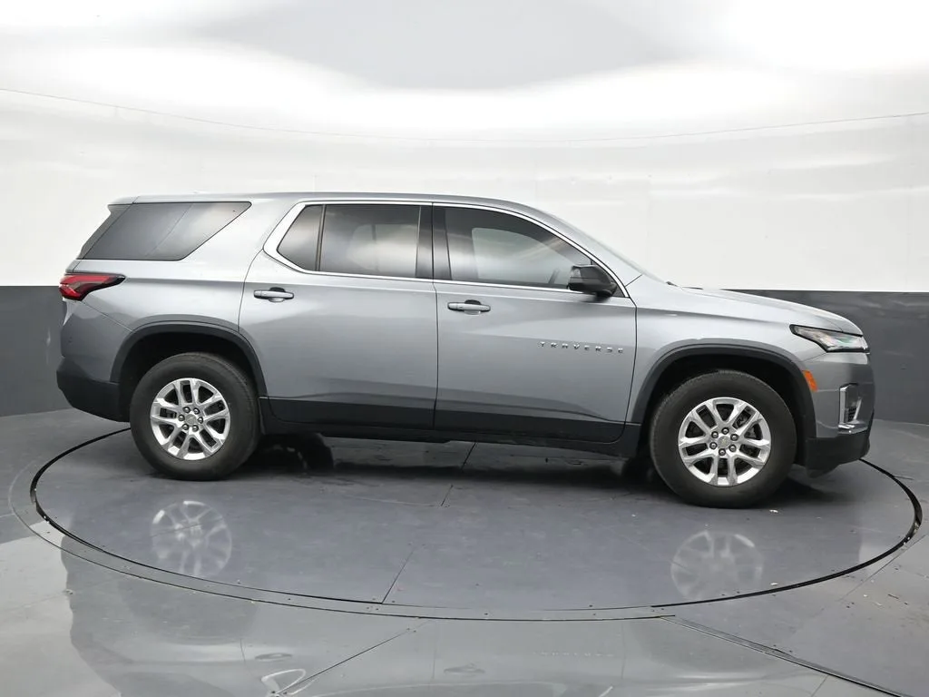 2023 Chevrolet Traverse LS photo 6