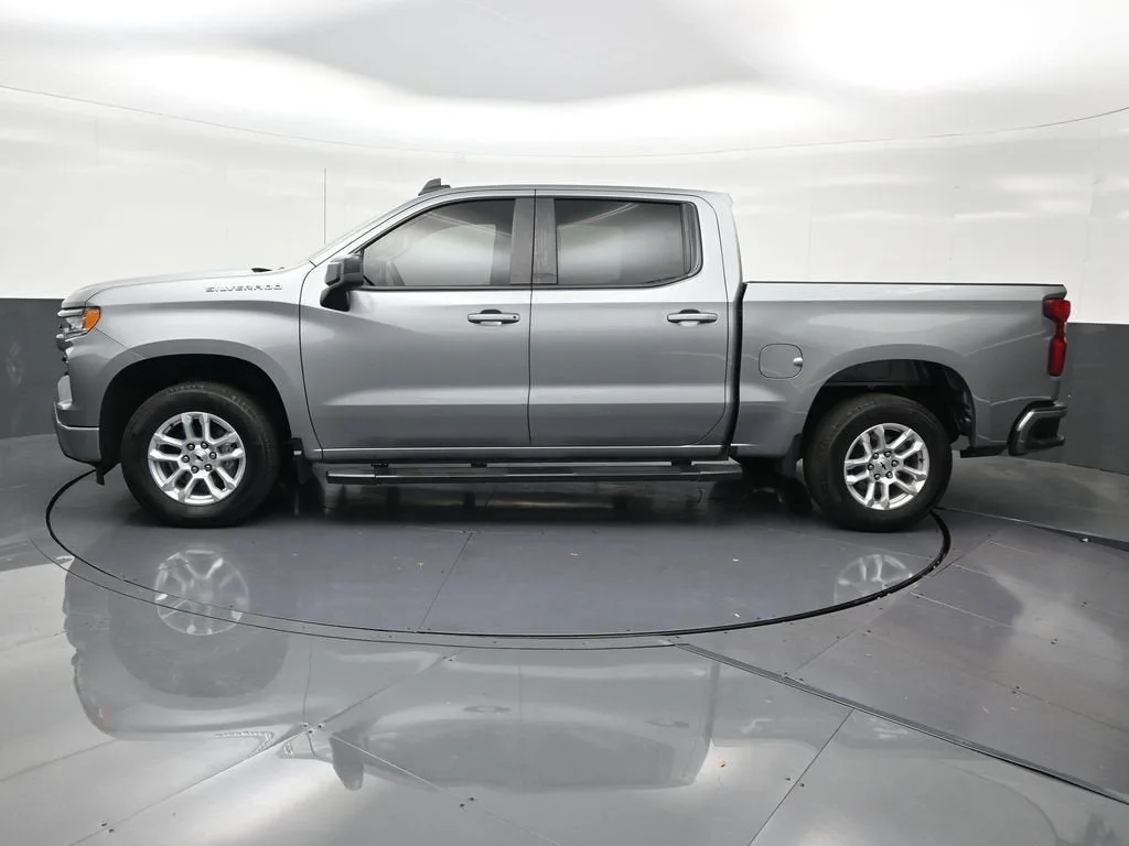 2023 Chevrolet Silverado 1500 RST photo 2