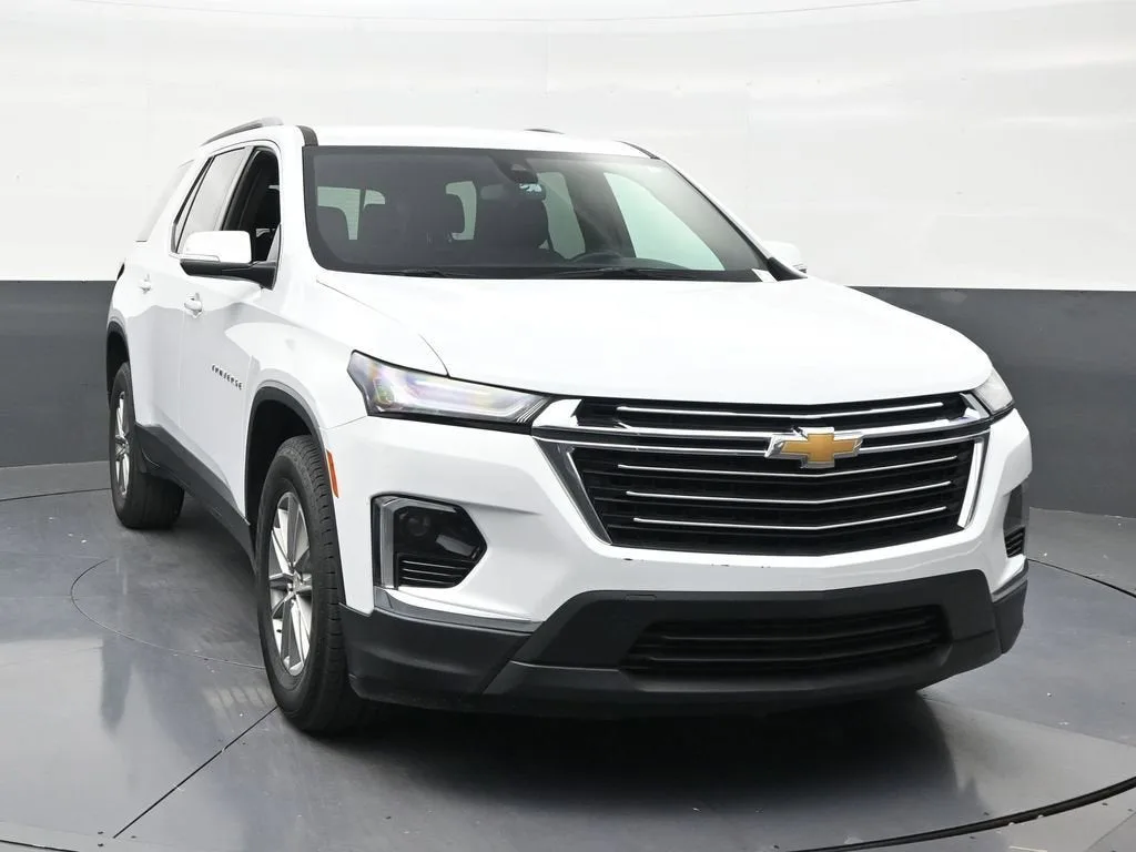 2023 Chevrolet Traverse LT Cloth photo 7