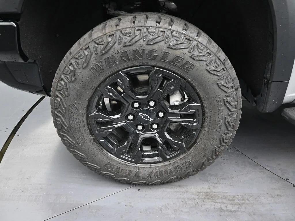 2025 Chevrolet Silverado 1500 ZR2 photo 9