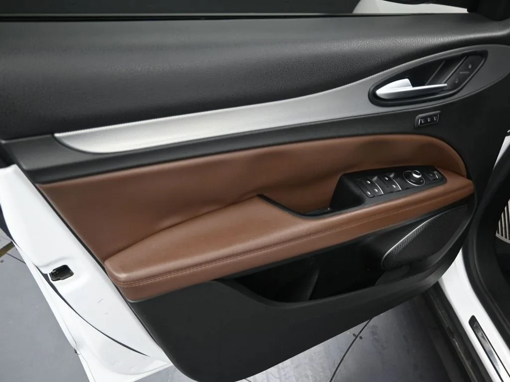 2019 Alfa Romeo Stelvio Ti Sport AWD photo 10