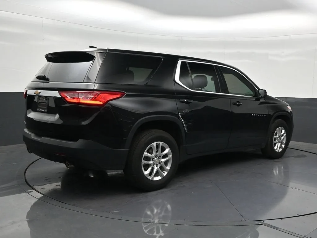2021 Chevrolet Traverse LS photo 5
