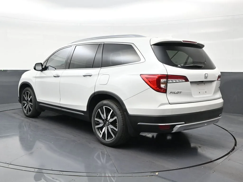2022 Honda Pilot 2WD Touring 7 Passenger photo 3
