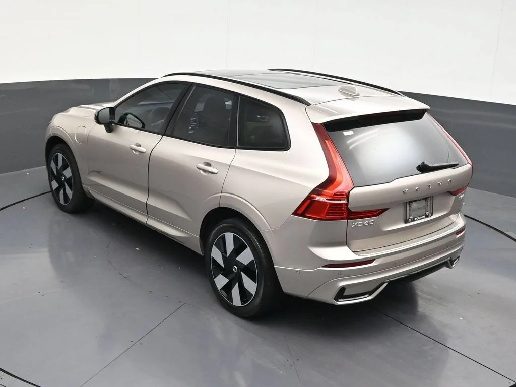 2025 Volvo XC60 Plug-In Hybrid Plus, T8 AWD Electric/Gasoline, Dark photo 12