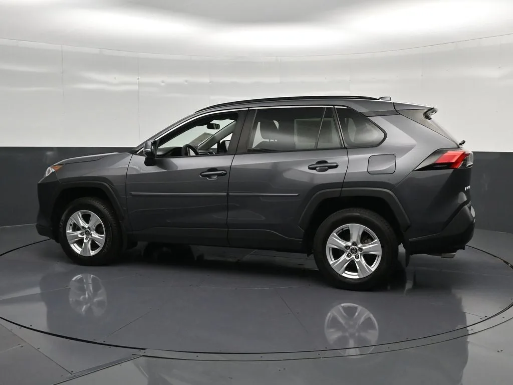 2021 Toyota RAV4 XLE photo 8
