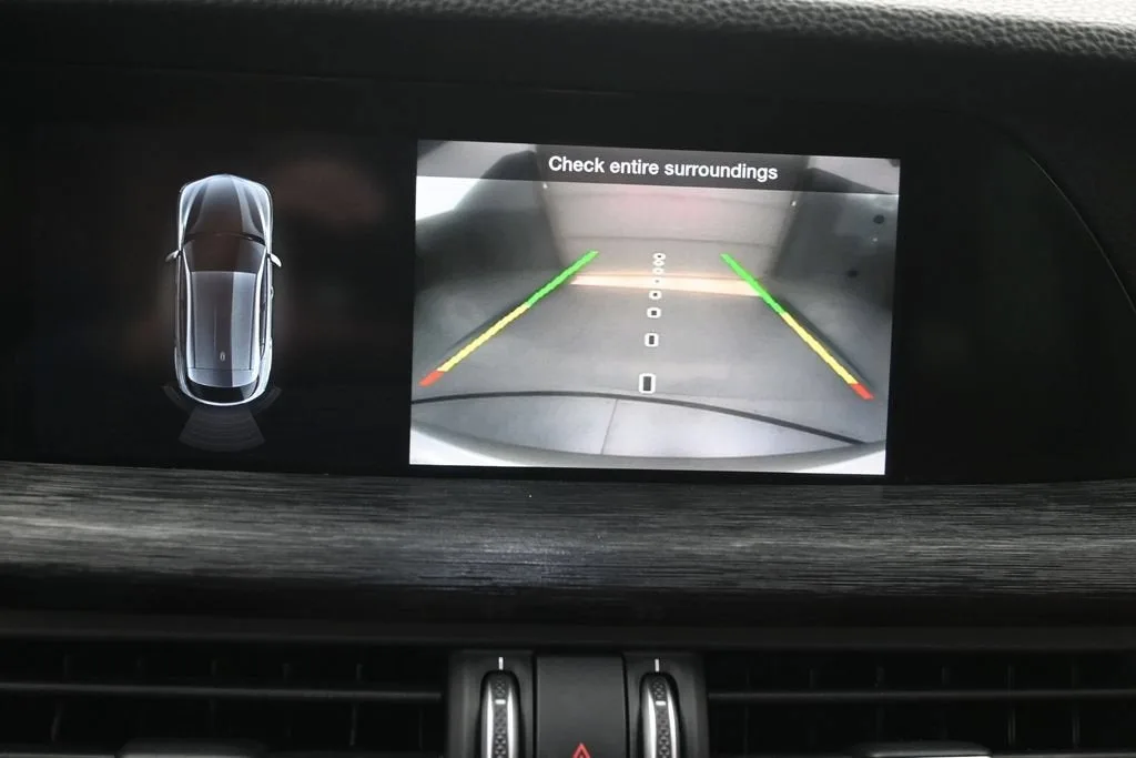 2020 Alfa Romeo Stelvio RWD photo 11