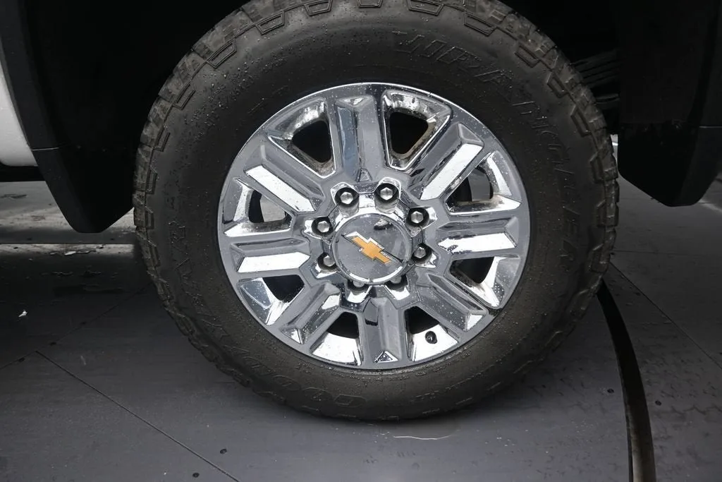 2024 Chevrolet Silverado 2500 HD High Country photo 10