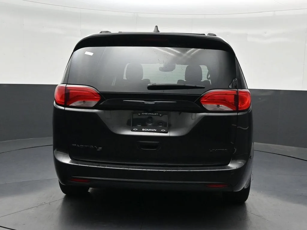 2019 Chrysler Pacifica Limited photo 4