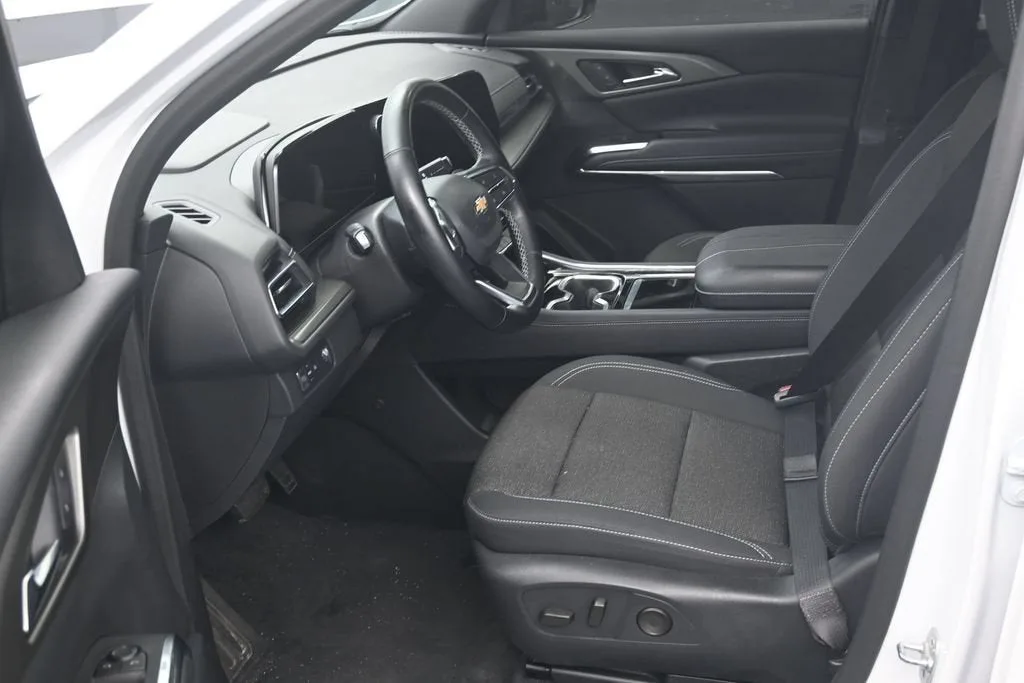 2024 Chevrolet Traverse LT photo 10