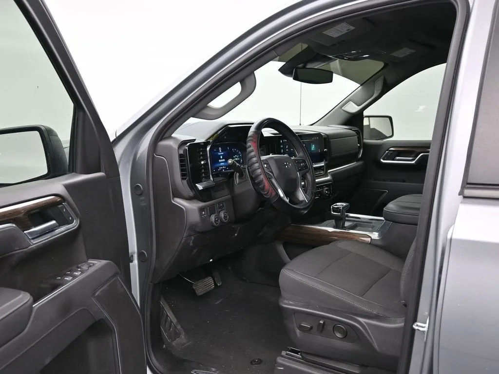 2025 Chevrolet Silverado 1500 RST photo 11