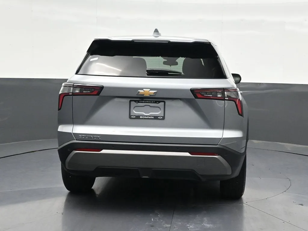 2025 Chevrolet Equinox LT photo 4