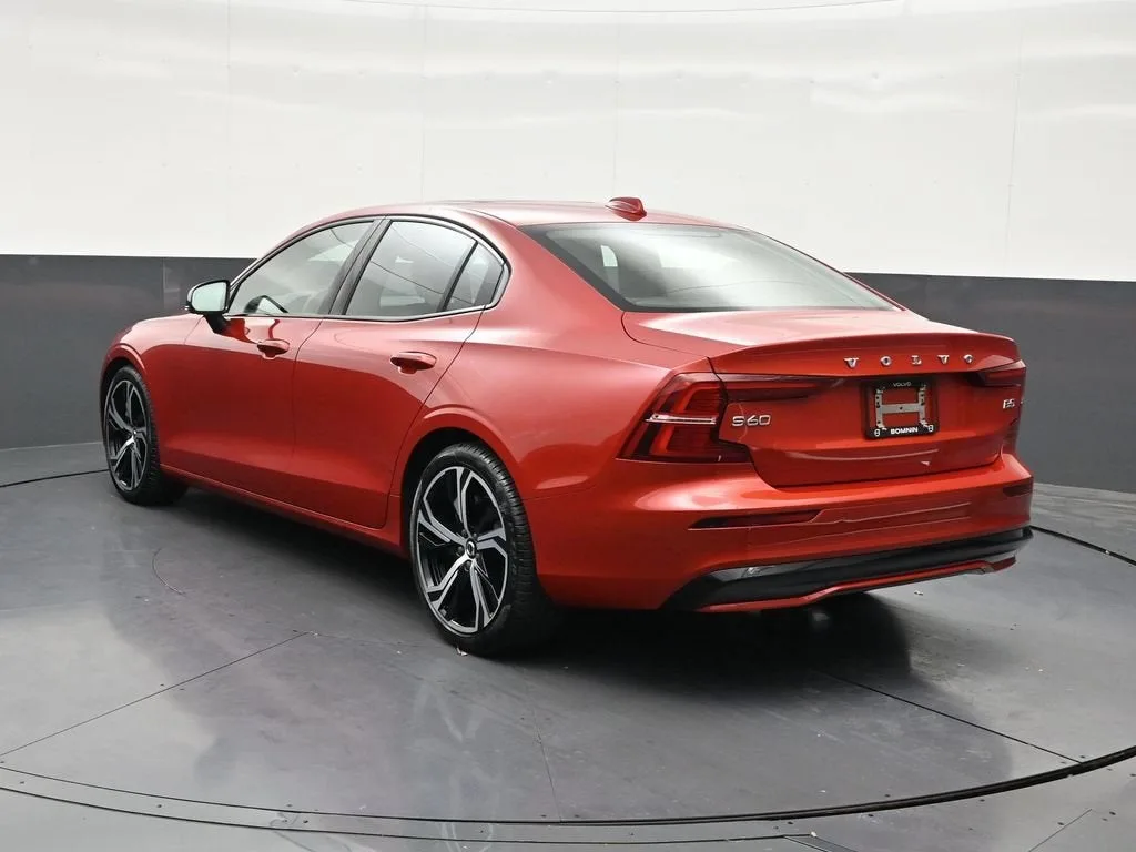 2023 Volvo S60 B5 Core Dark Theme photo 3
