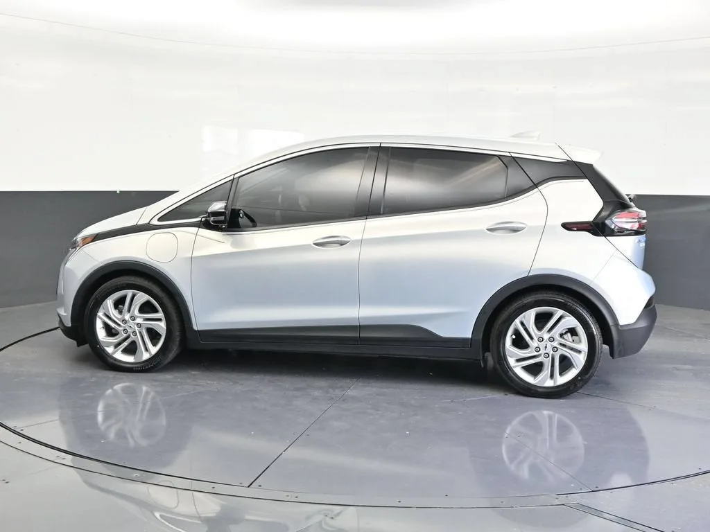 2023 Chevrolet Bolt EV 1LT photo 2