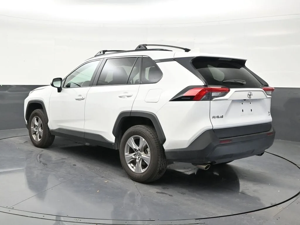 2025 Toyota RAV4 XLE photo 3