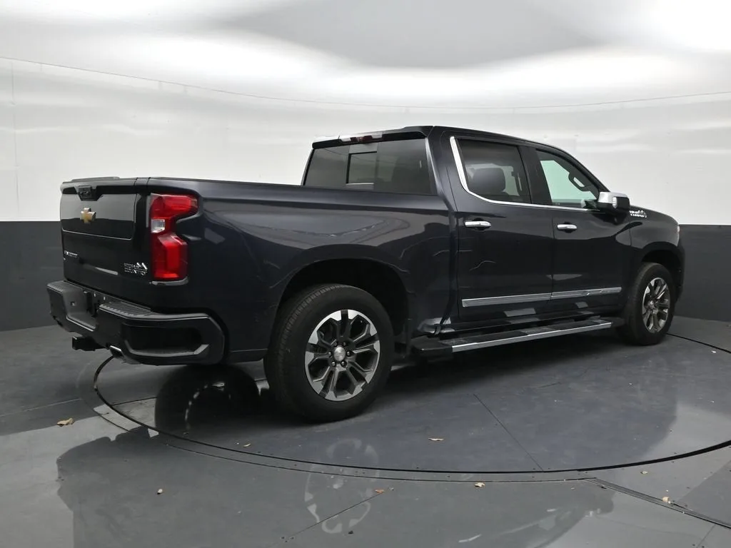 2024 Chevrolet Silverado 1500 High Country photo 5