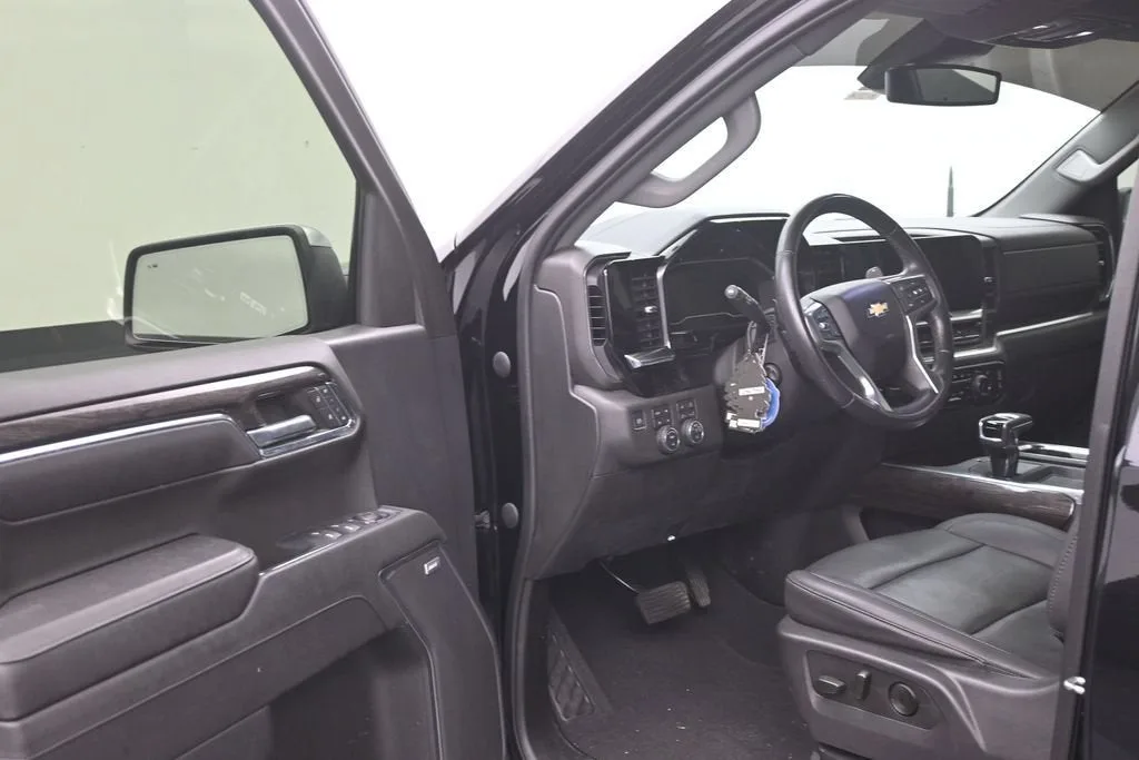 2023 Chevrolet Silverado 1500 LTZ photo 11
