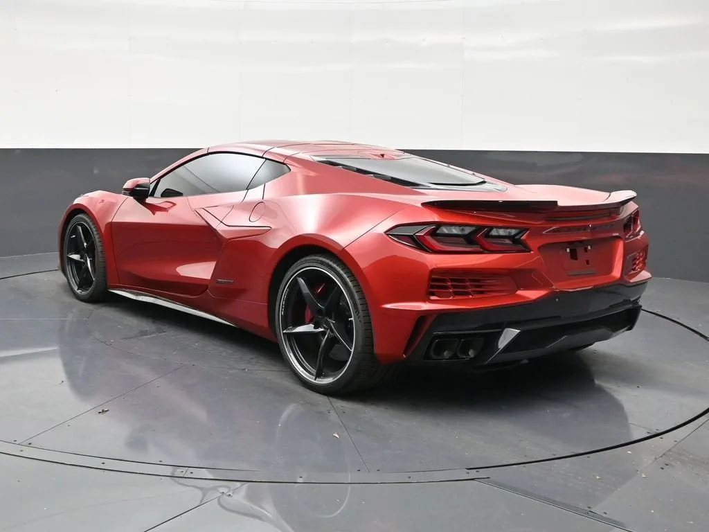 2025 Chevrolet Corvette E-Ray 2LZ photo 3