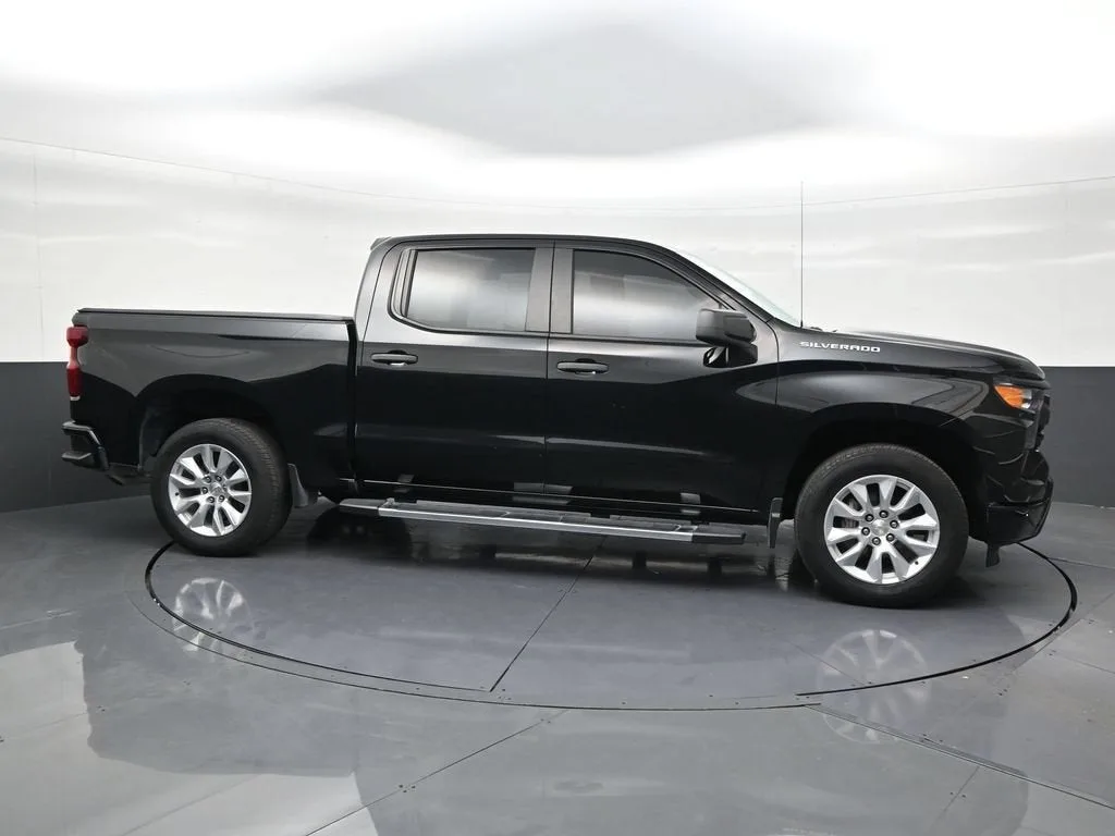 2022 Chevrolet Silverado 1500 LTD Custom photo 6