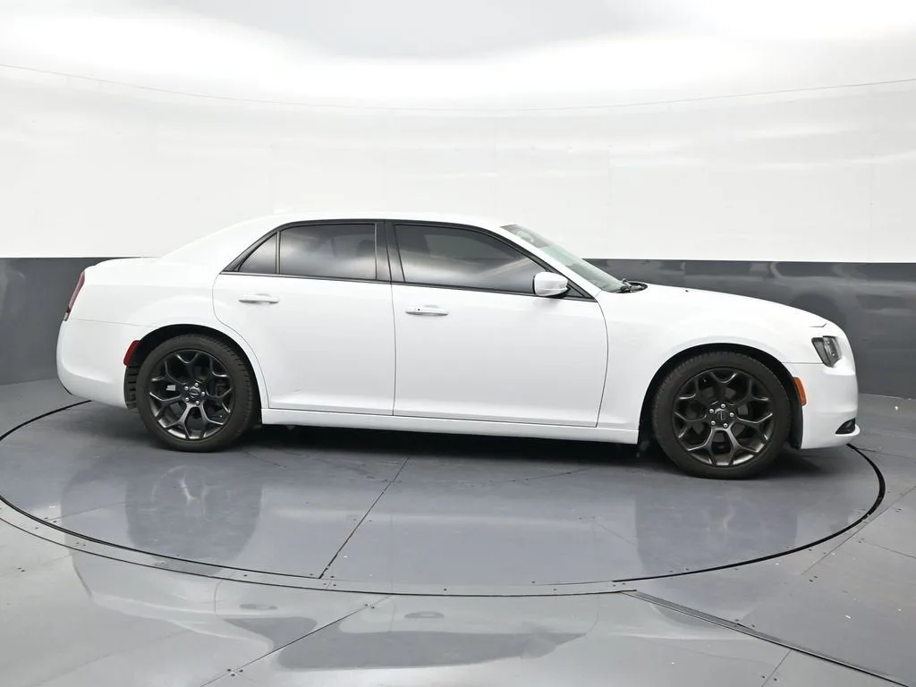 2020 Chrysler 300 300S photo 6