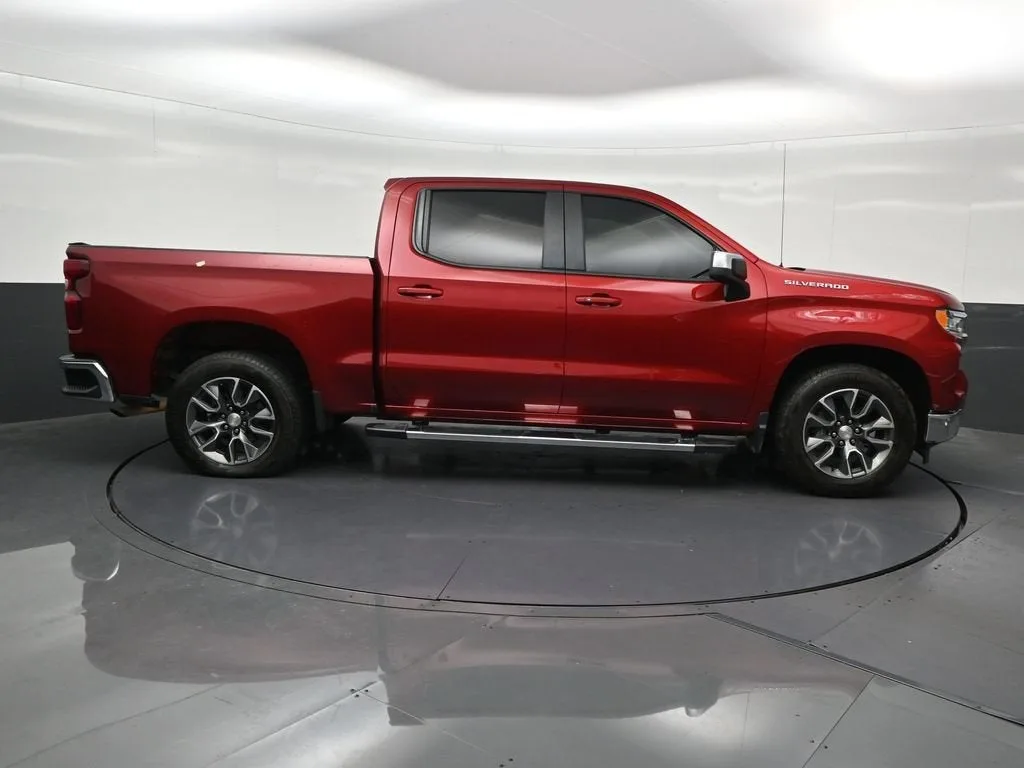 2023 Chevrolet Silverado 1500 LT photo 7