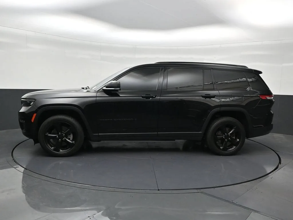 2022 Jeep Grand Cherokee L Limited 4x2 photo 2