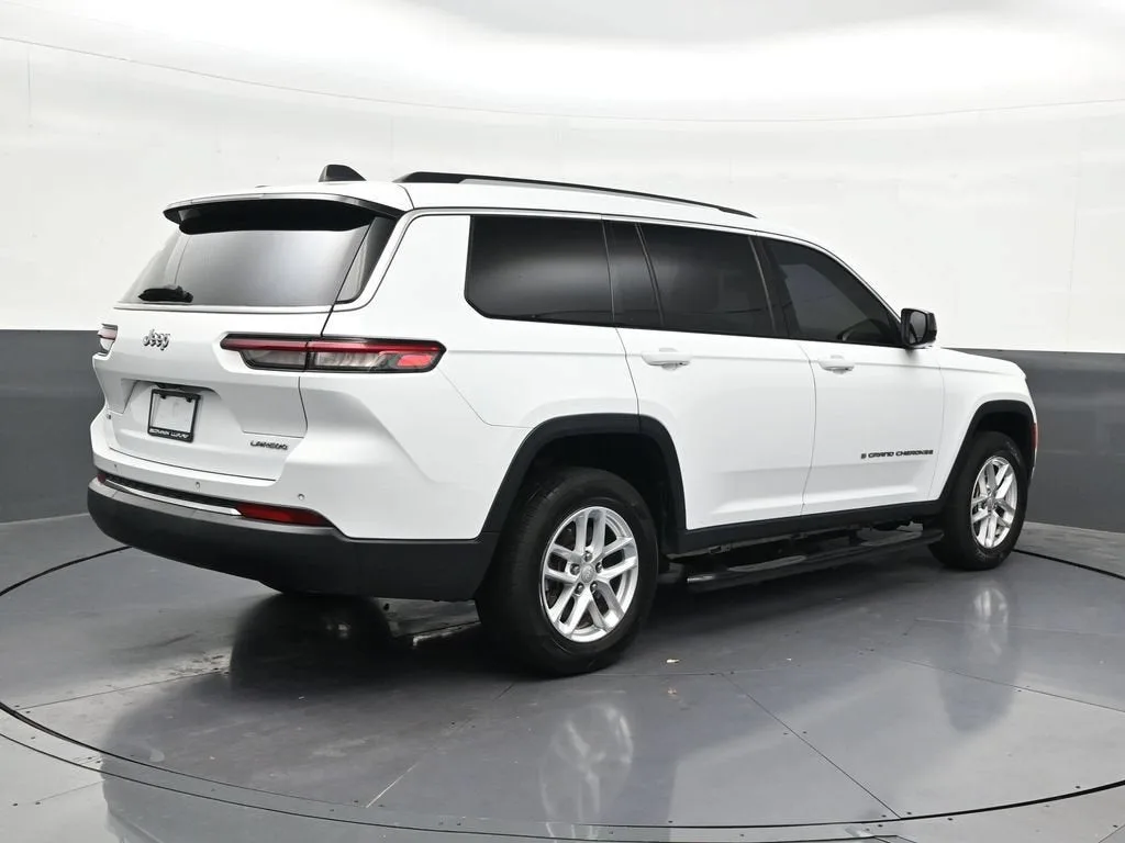 2022 Jeep Grand Cherokee L Laredo 4x2 photo 5