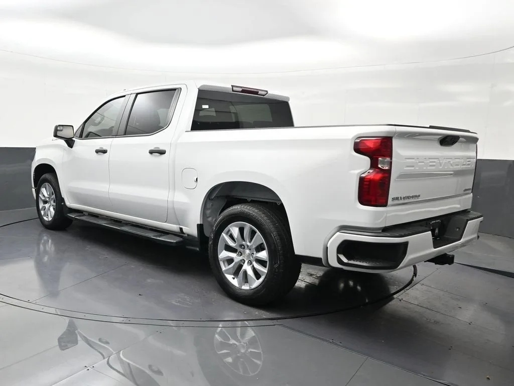 2023 Chevrolet Silverado 1500 Custom photo 3