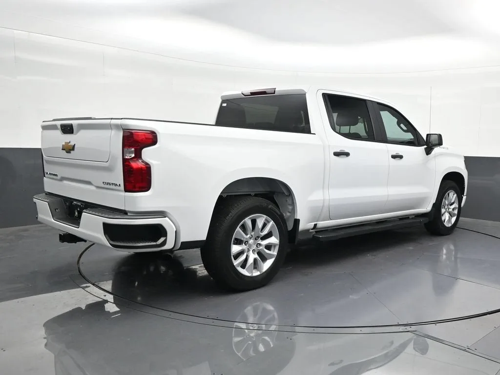2024 Chevrolet Silverado 1500 Custom photo 5
