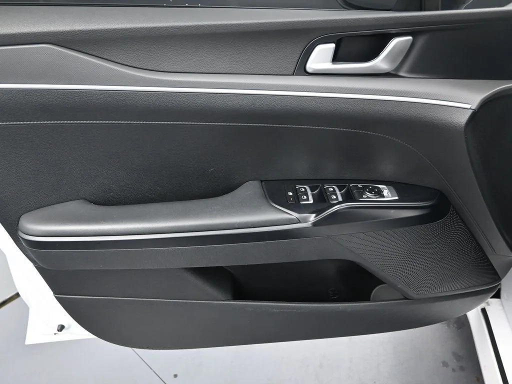 2022 Kia K5 GT-Line photo 12