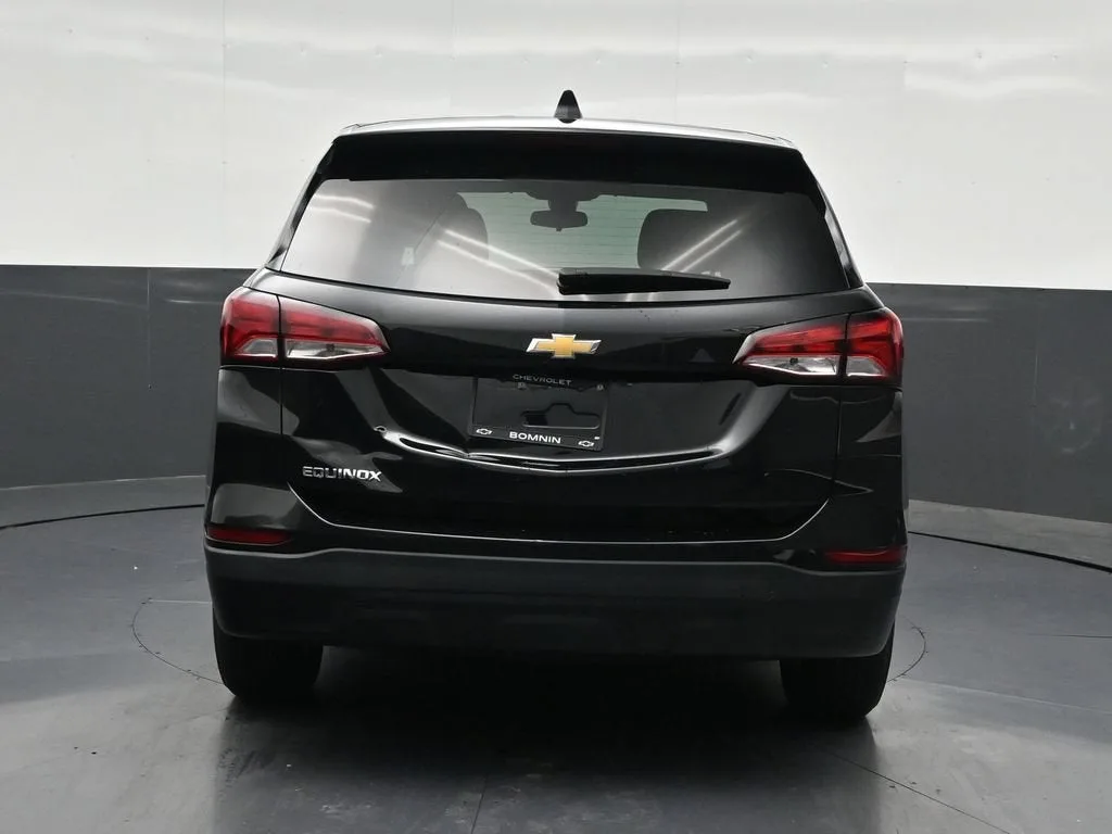 2022 Chevrolet Equinox LS photo 4